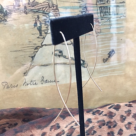 Minimal Twisted Ear Wire Earrings - Picture 2 of 4